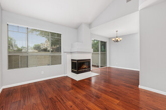 3693 Ruette de Ville in San Diego, CA - Building Photo - Building Photo