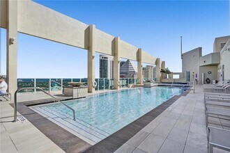 350 SE 2nd St, Unit 1720 in Fort Lauderdale, FL - Building Photo - Building Photo