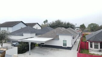 424 W Chavez St in Edinburg, TX - Building Photo