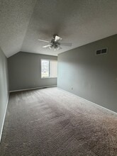 203 Deerfield Ln in Lawrence, KS - Building Photo - Building Photo