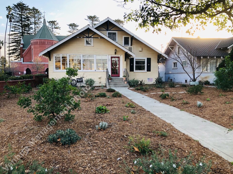 320 S F St in Oxnard, CA - Foto de edificio