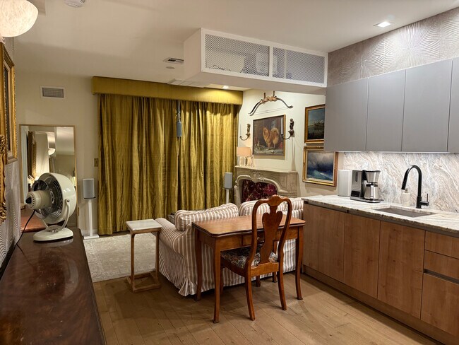 44 Box St, Unit 2D in Brooklyn, NY - Foto de edificio - Building Photo