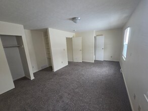 423 Mathews Rd in Youngstown, OH - Building Photo - Building Photo