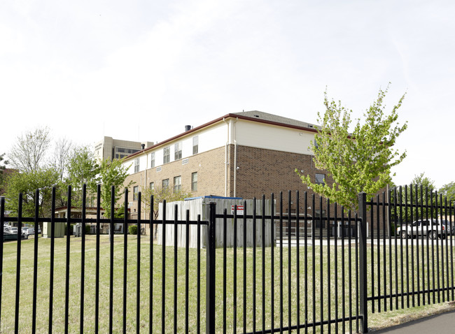 Lettie Poston Apartments in Memphis, TN - Foto de edificio - Building Photo