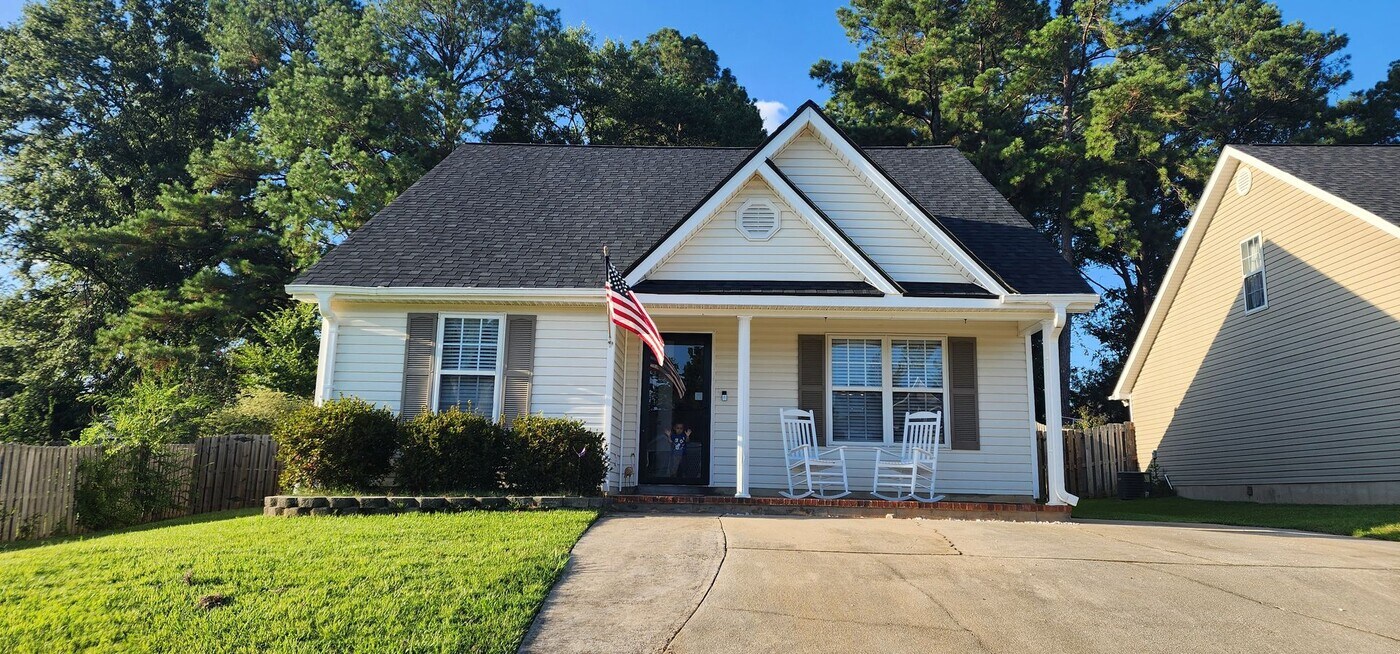 2018 Shoreline Dr in Grovetown, GA - Building Photo