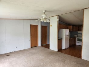 135 Gayle Dr in Troutman, NC - Building Photo - Building Photo