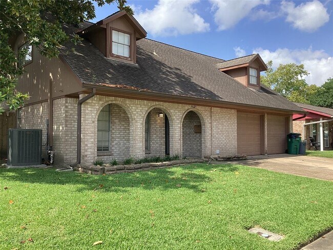 4120 Venetian Way in Pasadena, TX - Building Photo - Building Photo