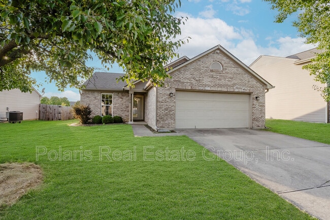 8054 Painted Pony Dr in Indianapolis, IN - Building Photo - Building Photo