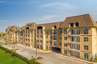 Residences at 3000 Bardin Road in Grand Prairie, TX - Foto de edificio - Building Photo