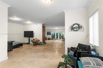 3154 Plaza St in Miami, FL - Building Photo - Building Photo