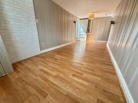 2504 Arctic Ave in Virginia Beach, VA - Building Photo