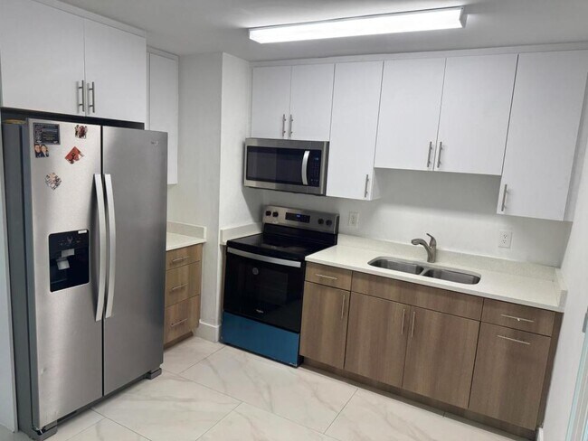 2784 Reo Ln in Palm Springs, FL - Building Photo - Building Photo