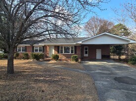 5426 Silver Pine Ct in Fayetteville, NC - Building Photo