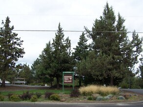 1700 NE Wells Acres Rd in Bend, OR - Building Photo - Building Photo