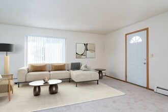 Raven Court Townhomes in Minneapolis, MN - Building Photo - Building Photo