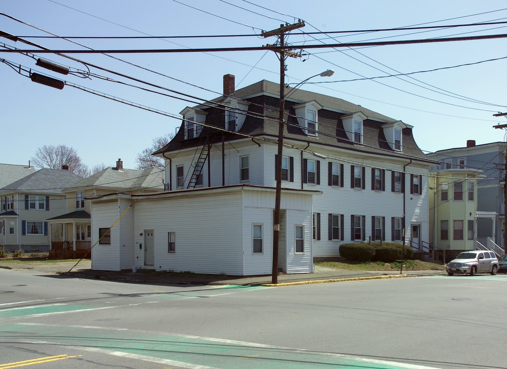 305 Bay St in Taunton, MA - Building Photo