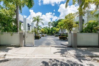 2945 Bridgeport Ave in Miami, FL - Building Photo - Building Photo