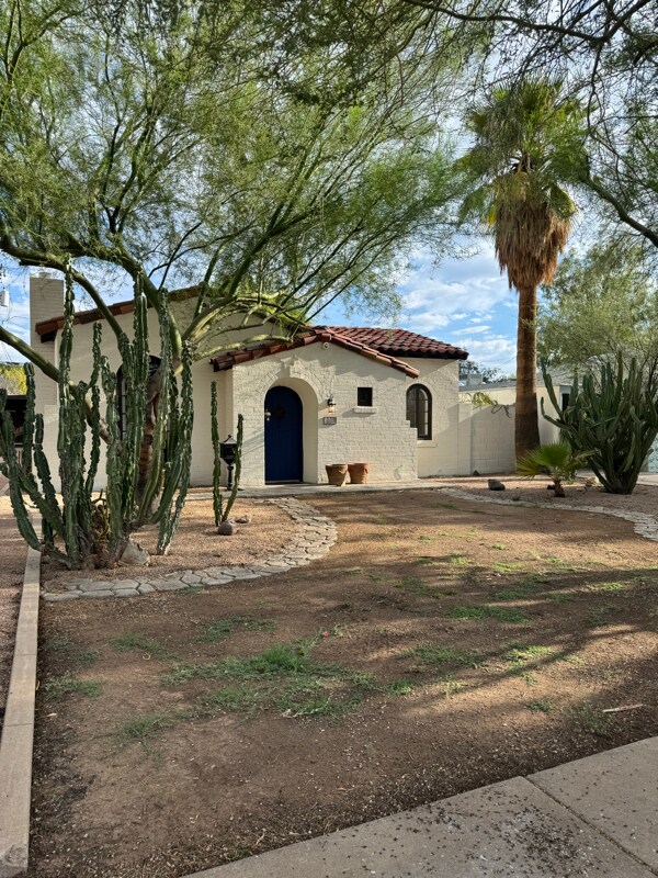 property at 1529 W Lynwood St