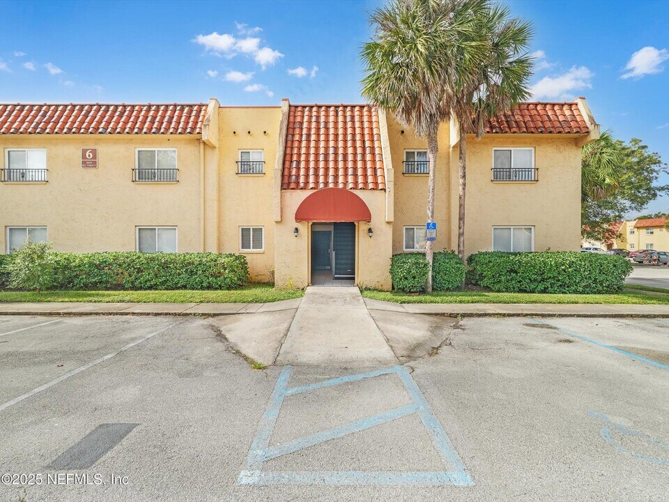 6654 Bell Tower Ct in Jacksonville, FL - Building Photo