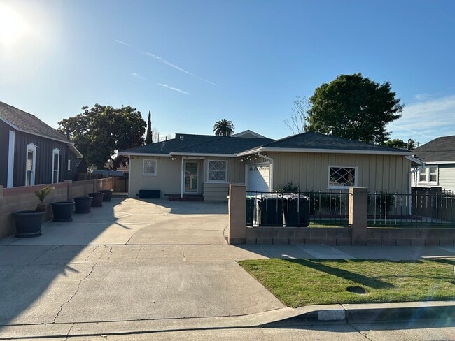 property at 160 S Parker St