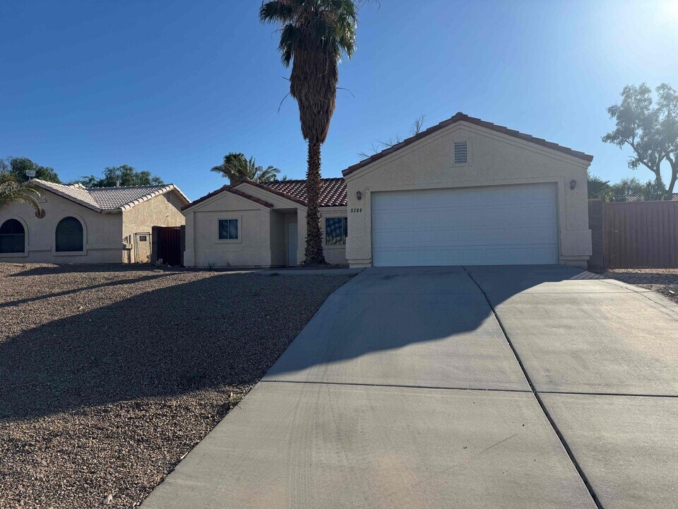 5288 South Dr in Mohave Valley, AZ - Building Photo