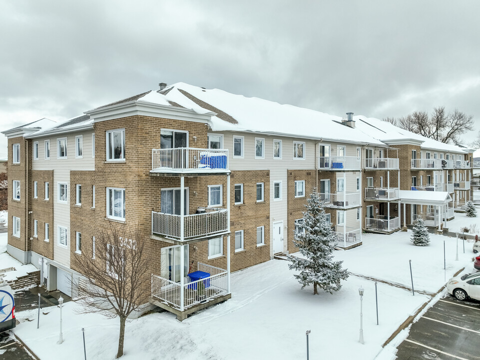 3432 Sainte-Anne Boul in Québec, QC - Building Photo