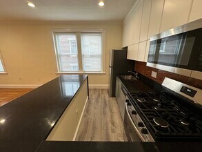 55 Thatcher St, Unit 2 in Brookline, MA - Building Photo - Building Photo