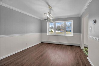 32 Manchester Ln in Stony Brook, NY - Building Photo - Building Photo