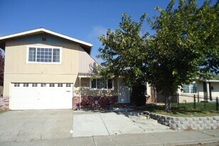 912 Gateway Dr in Vallejo, CA - Building Photo