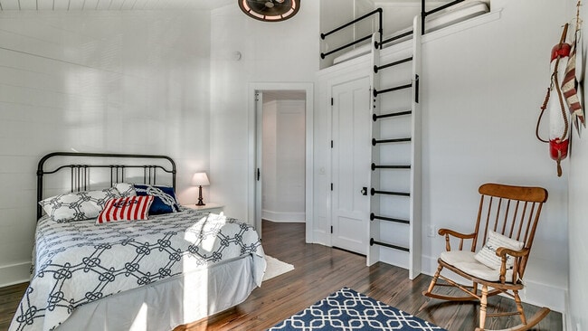 685 County Rd S-22-104 in Pawleys Island, SC - Building Photo - Building Photo