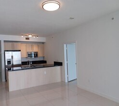 1111 SW 1st Ave, Unit 1450s in Miami, FL - Foto de edificio - Building Photo