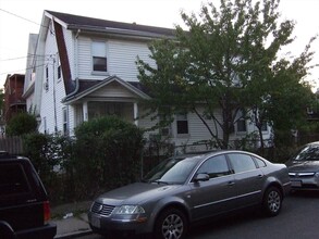 38 Holman St in Boston, MA - Foto de edificio - Building Photo