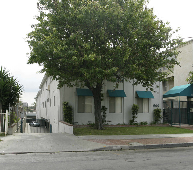 600 Venice Way in Inglewood, CA - Building Photo - Building Photo