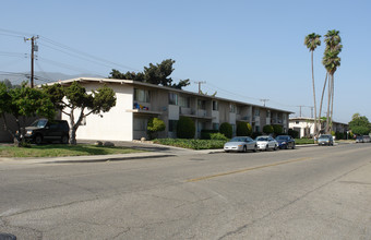 127-145 W Santa Barbara St in Santa Paula, CA - Building Photo - Building Photo