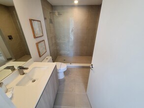 9501 SW 70th Ave, Unit B8 in Pinecrest, FL - Building Photo - Building Photo