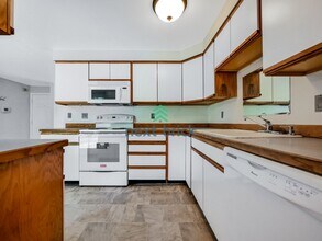 5805 236th St SW in Mountlake Terrace, WA - Building Photo - Building Photo