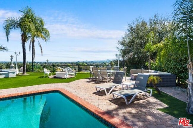 property at 23426 Balmoral Ln