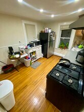 79 Surrey St, Unit 5 in Boston, MA - Foto de edificio - Building Photo