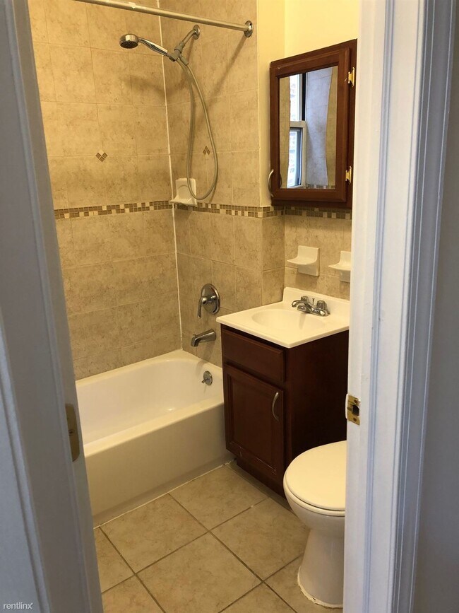 729 Avenue A-Unit -Apt 6 in Bayonne, NJ - Building Photo - Building Photo