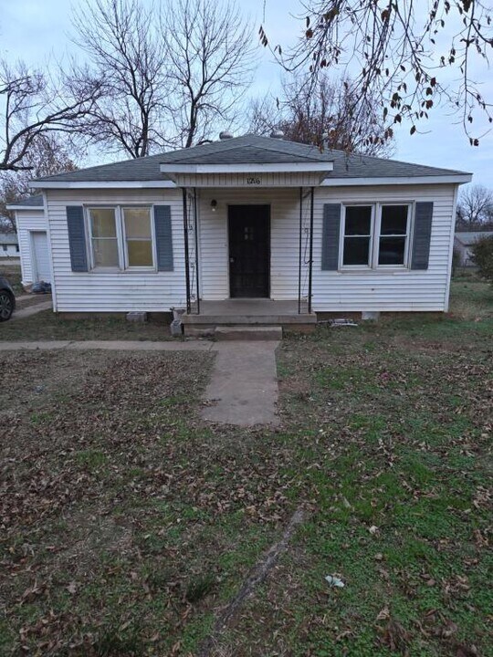 1216 N 6th St in Perry, OK - Building Photo