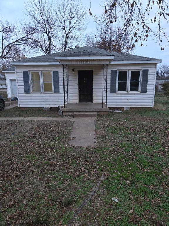 property at 1216 N 6th St