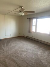 305 E 1st St, Unit #2 in Trent, SD - Building Photo - Building Photo