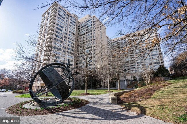 4515 Willard Ave in Chevy Chase, MD - Building Photo - Building Photo