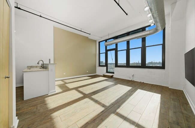 property at 1224 W Van Buren St