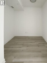 2000 Bathurst St in Toronto, ON - Building Photo - Building Photo