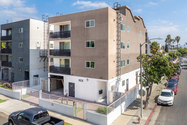 8637 Olin St in Los Angeles, CA - Building Photo - Building Photo