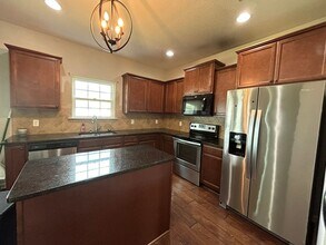 651 Red Oak Ln in Hinesville, GA - Building Photo - Building Photo