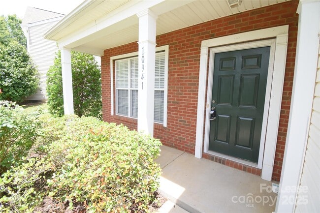 10941 Claude Freeman Dr in Charlotte, NC - Building Photo - Building Photo