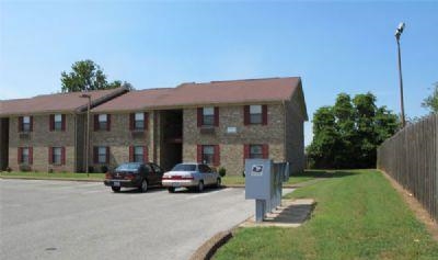 The Laurel Cove in Hopkinsville, KY - Building Photo