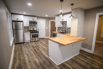 453 Abbott Rd, Unit Upper in Buffalo, NY - Building Photo - Building Photo
